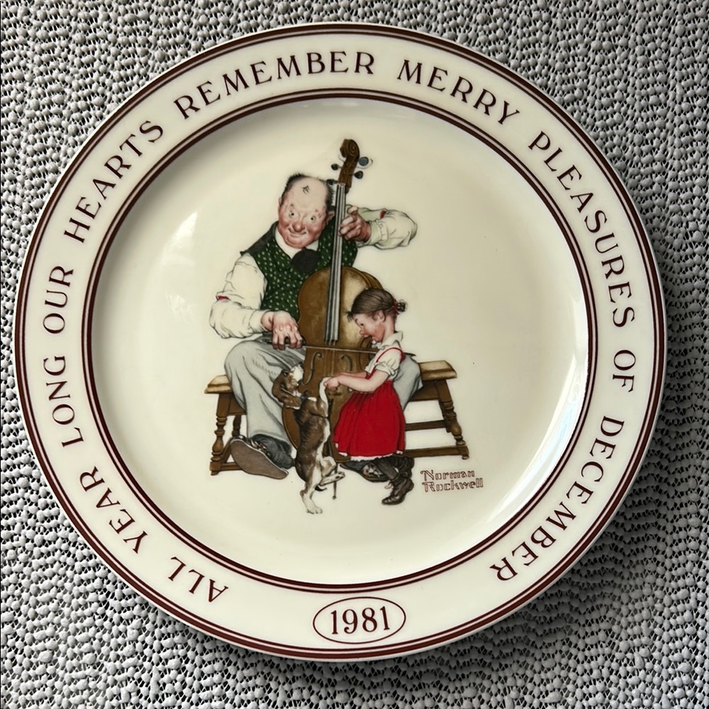 Norman Rockwell limited edition decorative Christmas holiday plate.